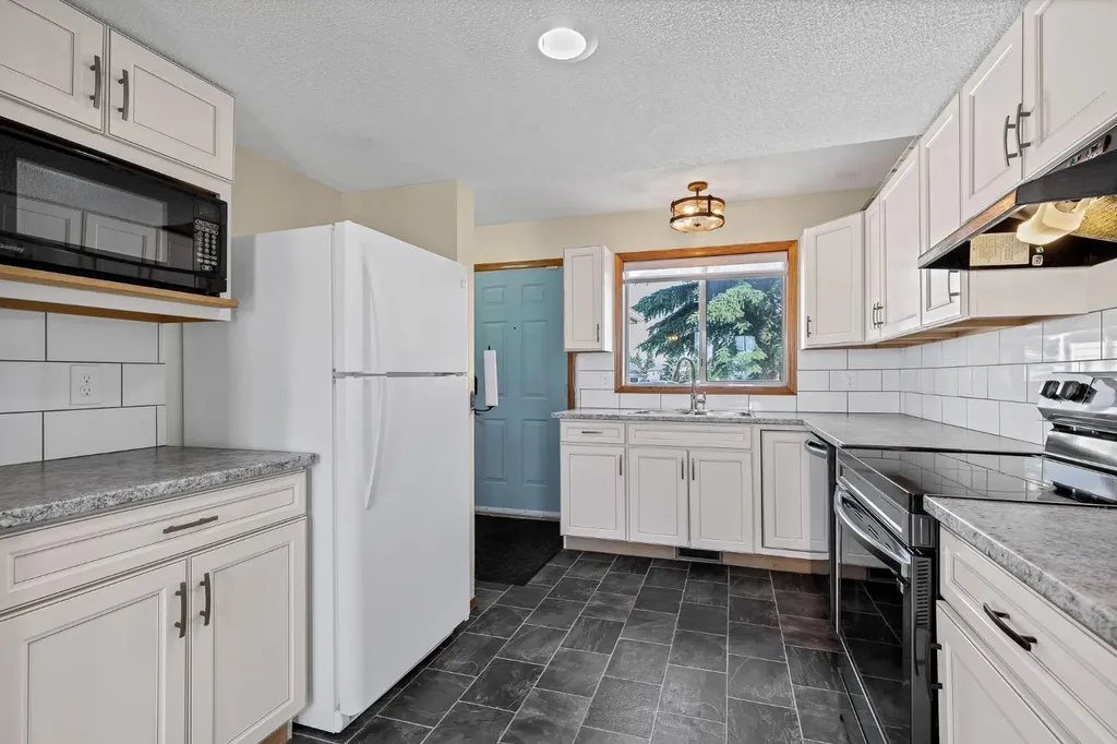 98 Everglade Drive SE Airdrie AB T4B 2E8