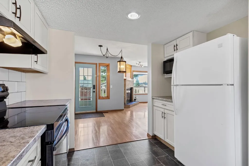 98 Everglade Drive SE Airdrie AB T4B 2E8