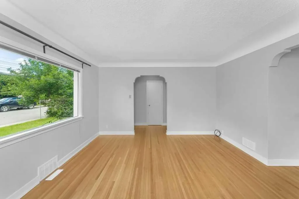 2216 19 Street SW Calgary AB T2T 4W9