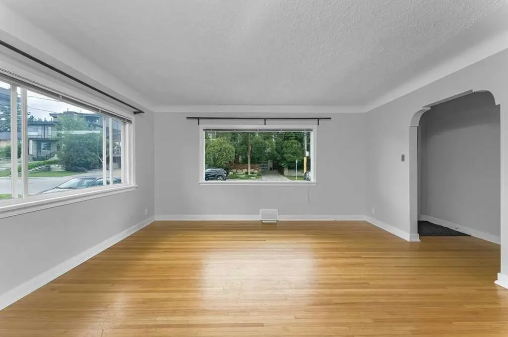 2216 19 Street SW Calgary AB T2T 4W9