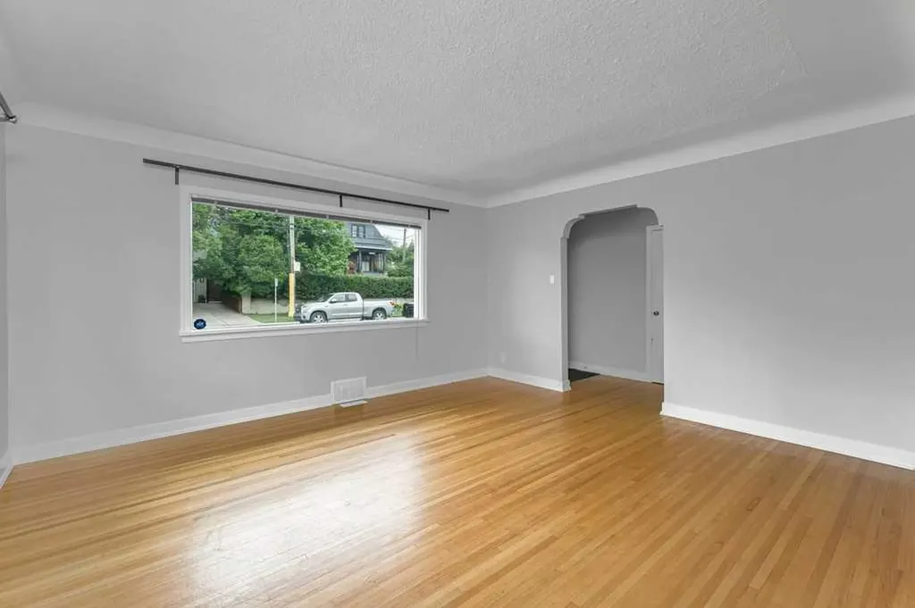 2216 19 Street SW Calgary AB T2T 4W9