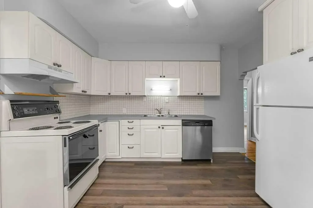 2216 19 Street SW Calgary AB T2T 4W9