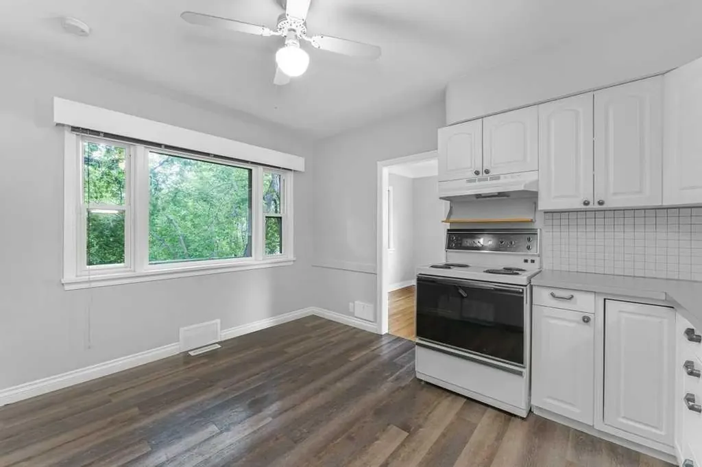 2216 19 Street SW Calgary AB T2T 4W9