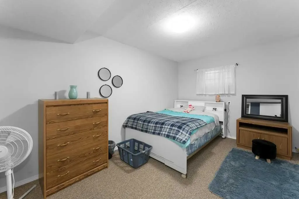 2216 19 Street SW Calgary AB T2T 4W9