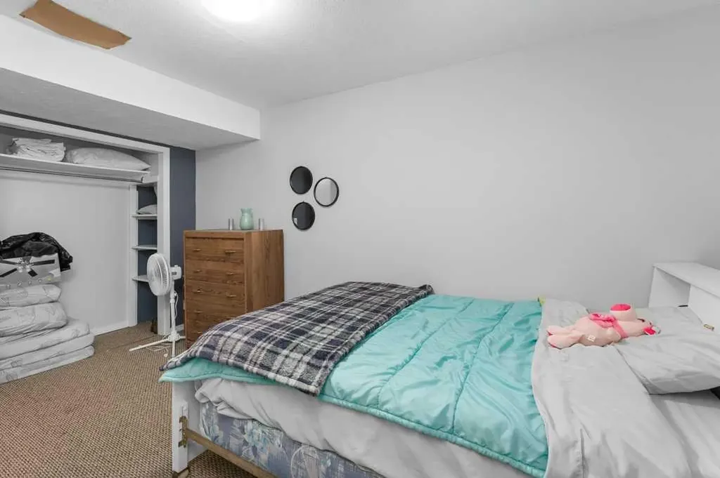 2216 19 Street SW Calgary AB T2T 4W9