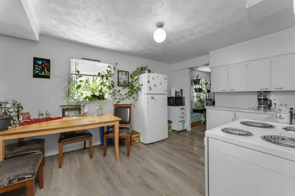 2216 19 Street SW Calgary AB T2T 4W9