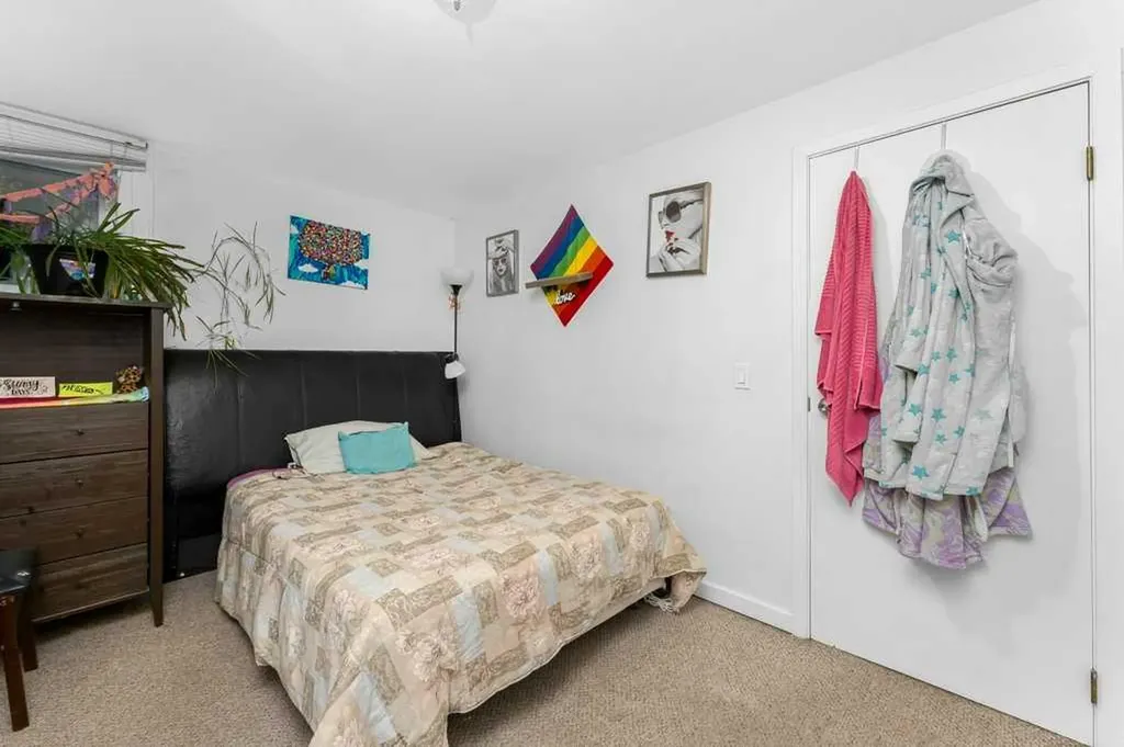 2216 19 Street SW Calgary AB T2T 4W9