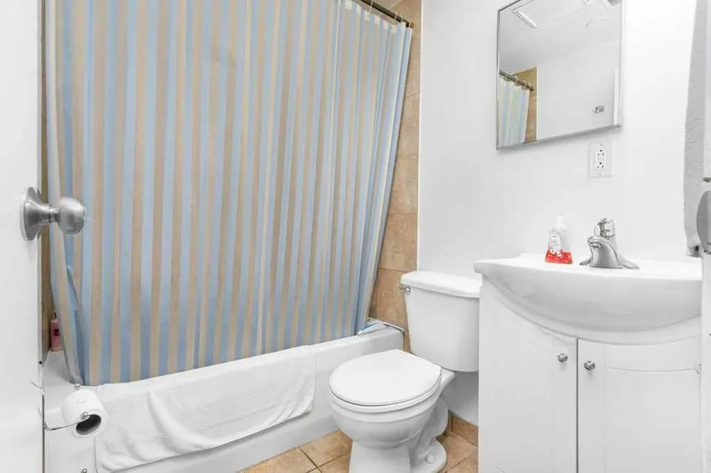 2216 19 Street SW Calgary AB T2T 4W9