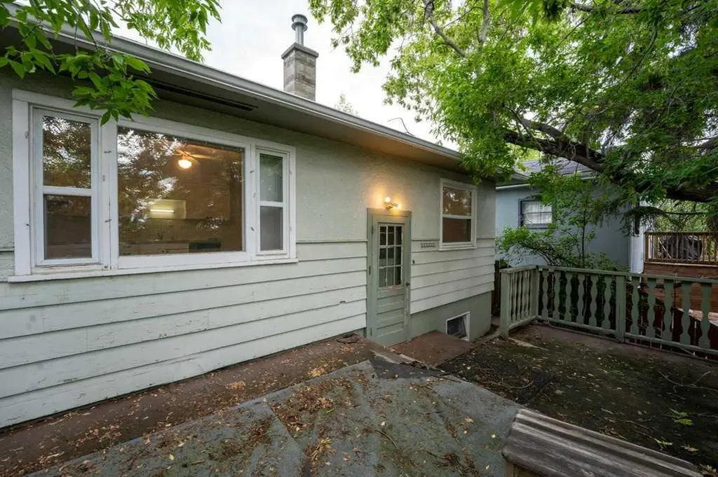 2216 19 Street SW Calgary AB T2T 4W9