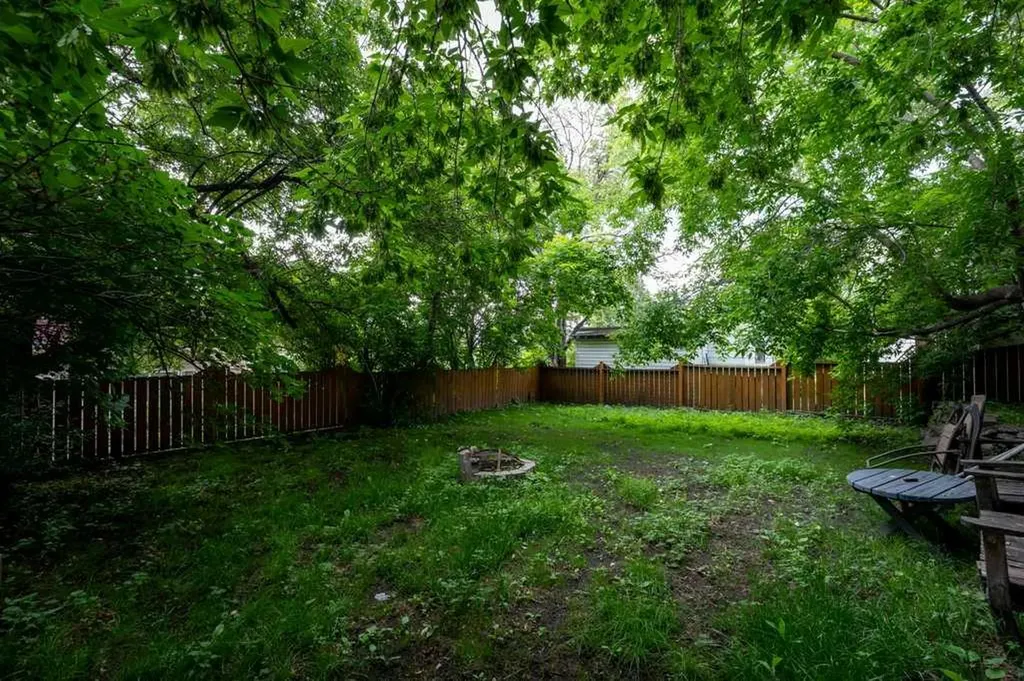 2216 19 Street SW Calgary AB T2T 4W9
