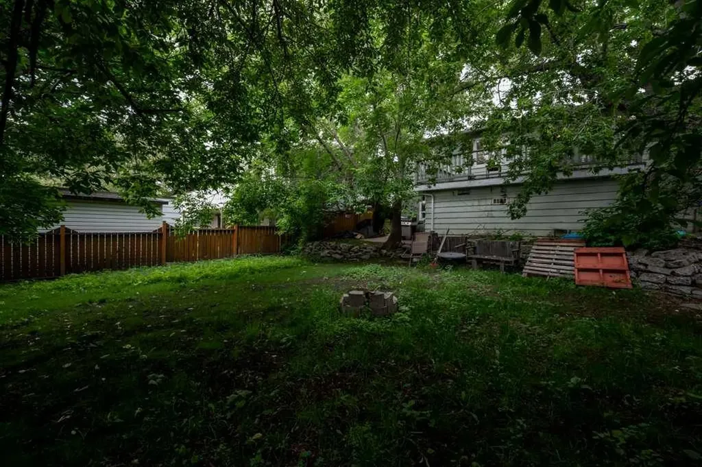 2216 19 Street SW Calgary AB T2T 4W9