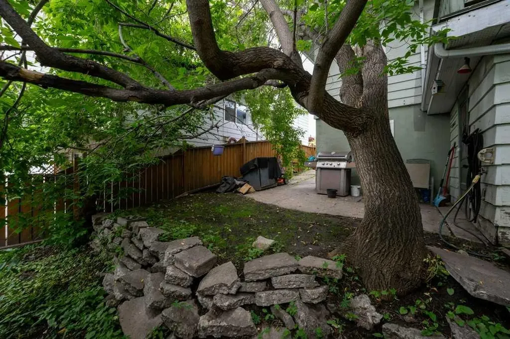 2216 19 Street SW Calgary AB T2T 4W9