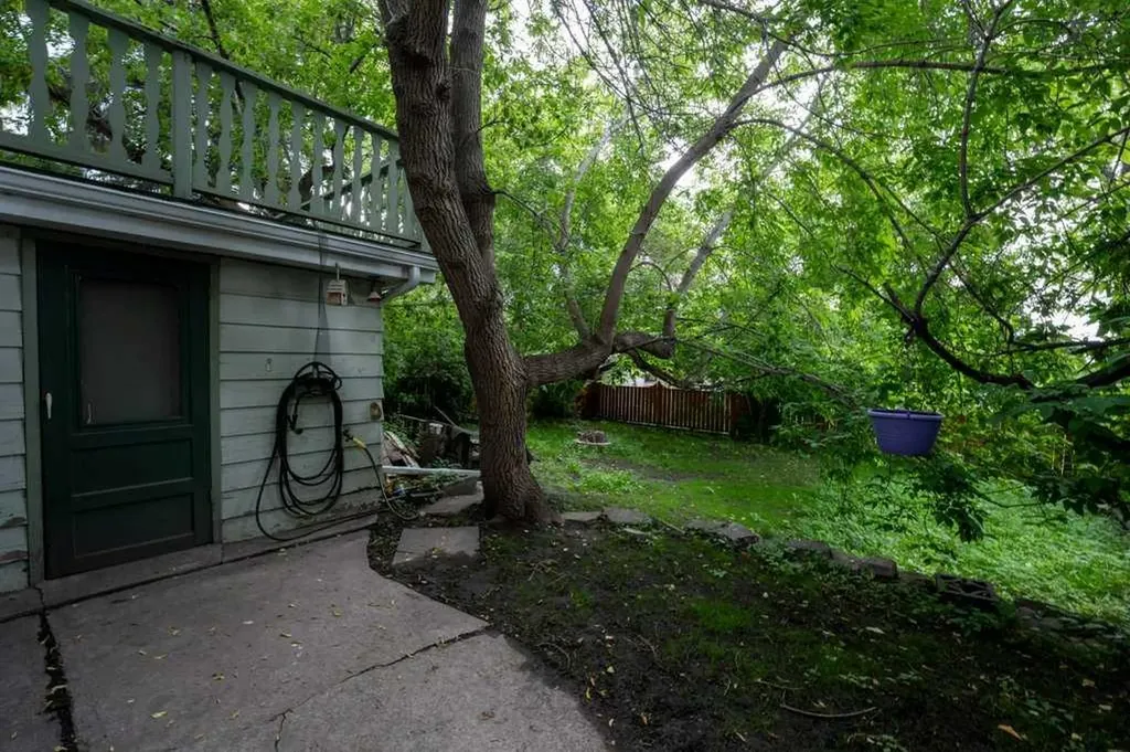 2216 19 Street SW Calgary AB T2T 4W9