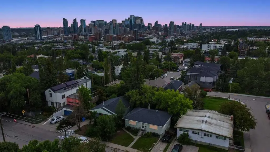 2216 19 Street SW Calgary AB T2T 4W9