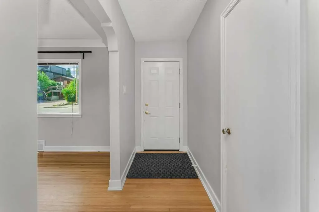 2216 19 Street SW Calgary AB T2T 4W9