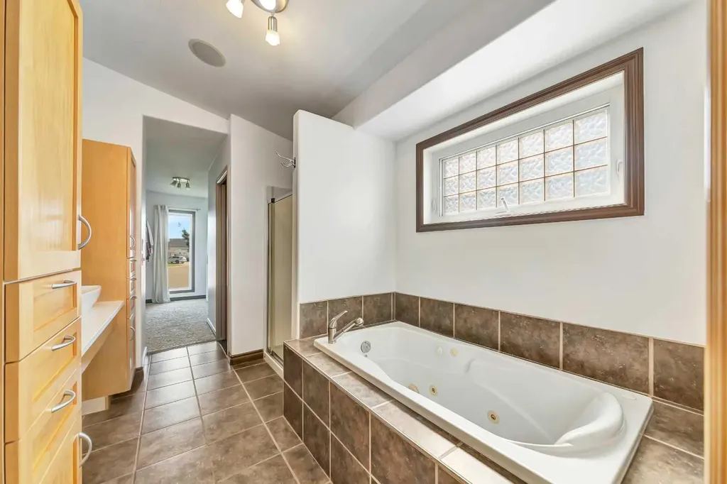 6105 24 Street Lloydminster AB T9V 3J8