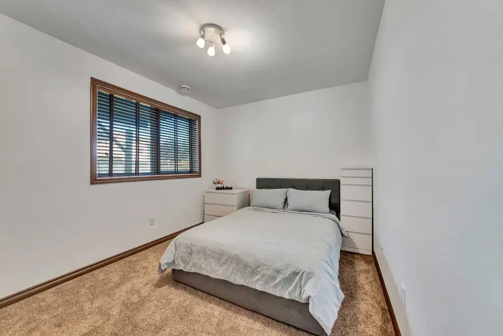 6105 24 Street Lloydminster AB T9V 3J8