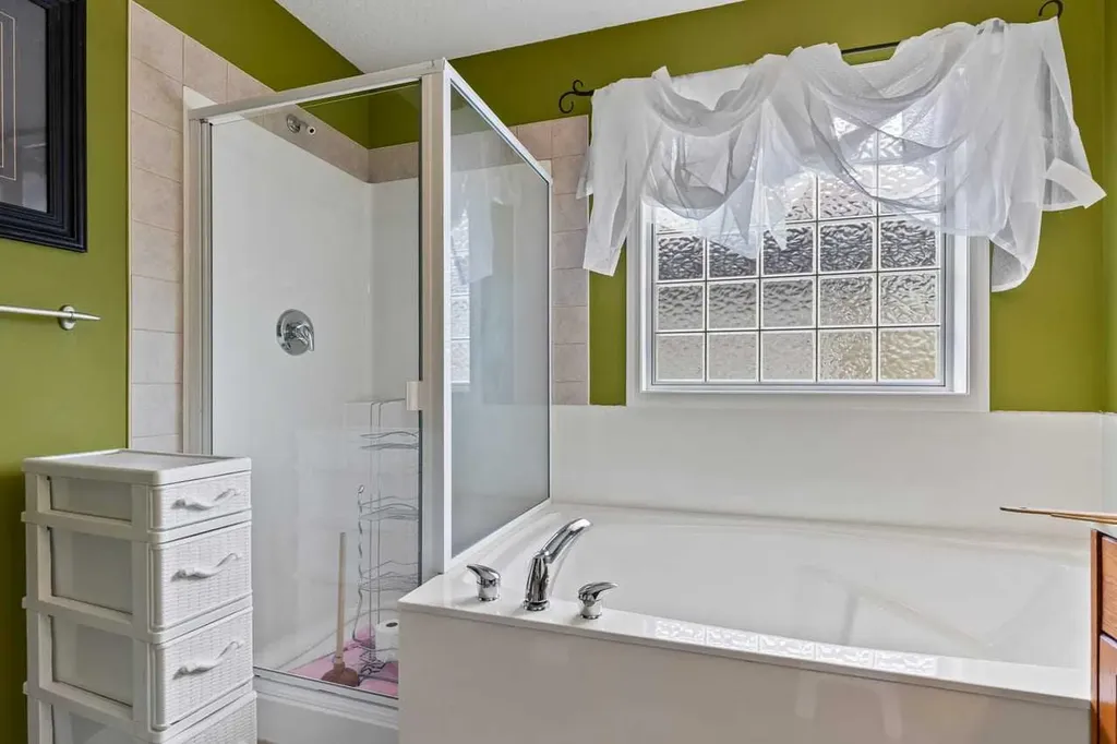 303 Bridlemeadows Common SW Calgary AB T2Y5C4