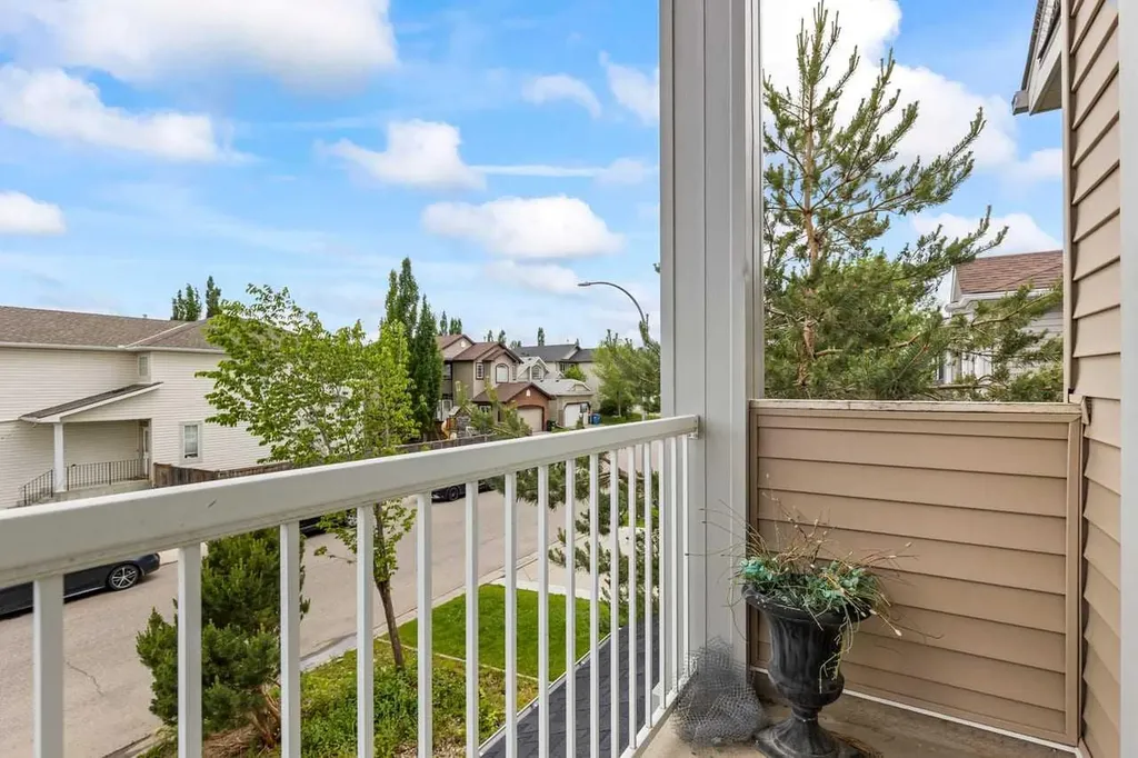 303 Bridlemeadows Common SW Calgary AB T2Y5C4