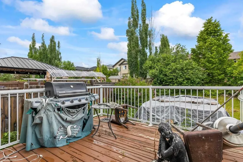 303 Bridlemeadows Common SW Calgary AB T2Y5C4