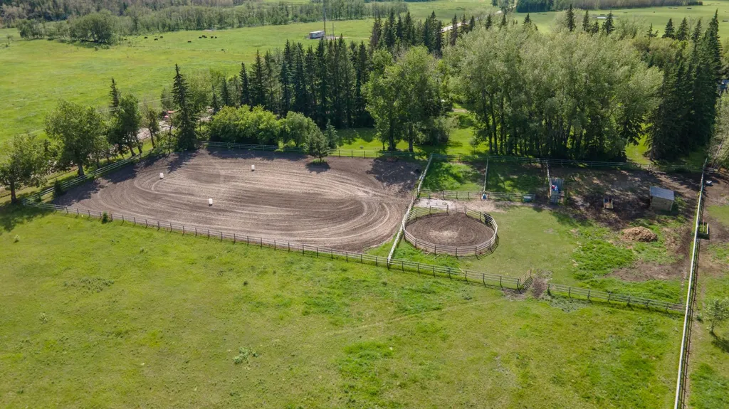 27576 Township Road 382 Rural Red Deer County AB T4E 2G8
