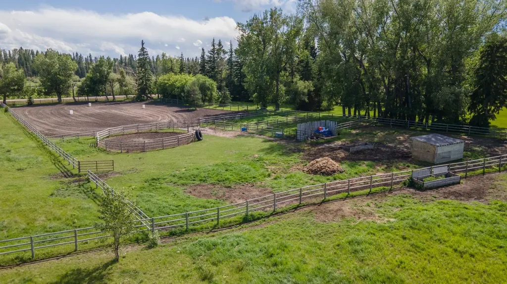 27576 Township Road 382 Rural Red Deer County AB T4E 2G8