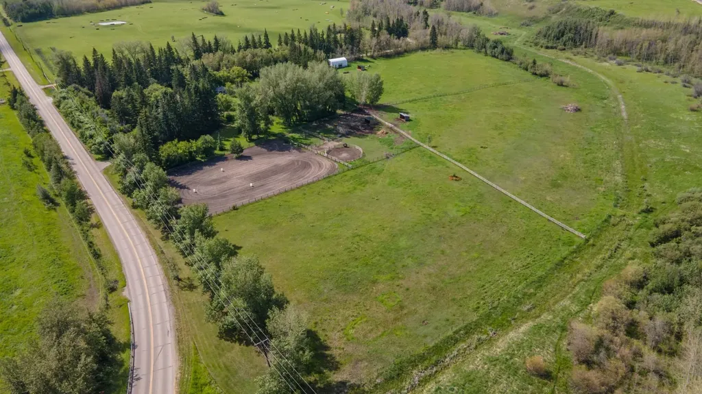 27576 Township Road 382 Rural Red Deer County AB T4E 2G8