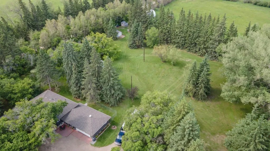 27576 Township Road 382 Rural Red Deer County AB T4E 2G8
