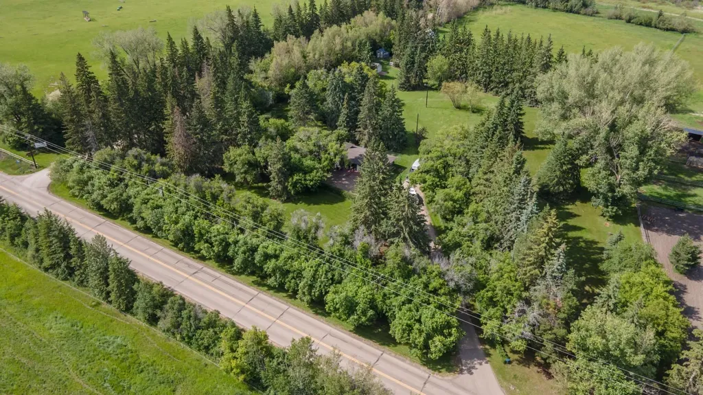 27576 Township Road 382 Rural Red Deer County AB T4E 2G8