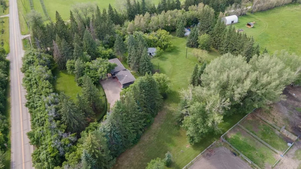 27576 Township Road 382 Rural Red Deer County AB T4E 2G8