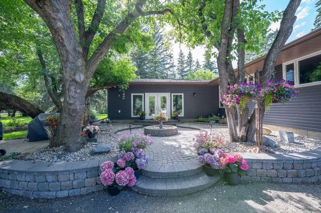 27576 Township Road 382 Rural Red Deer County AB T4E 2G8