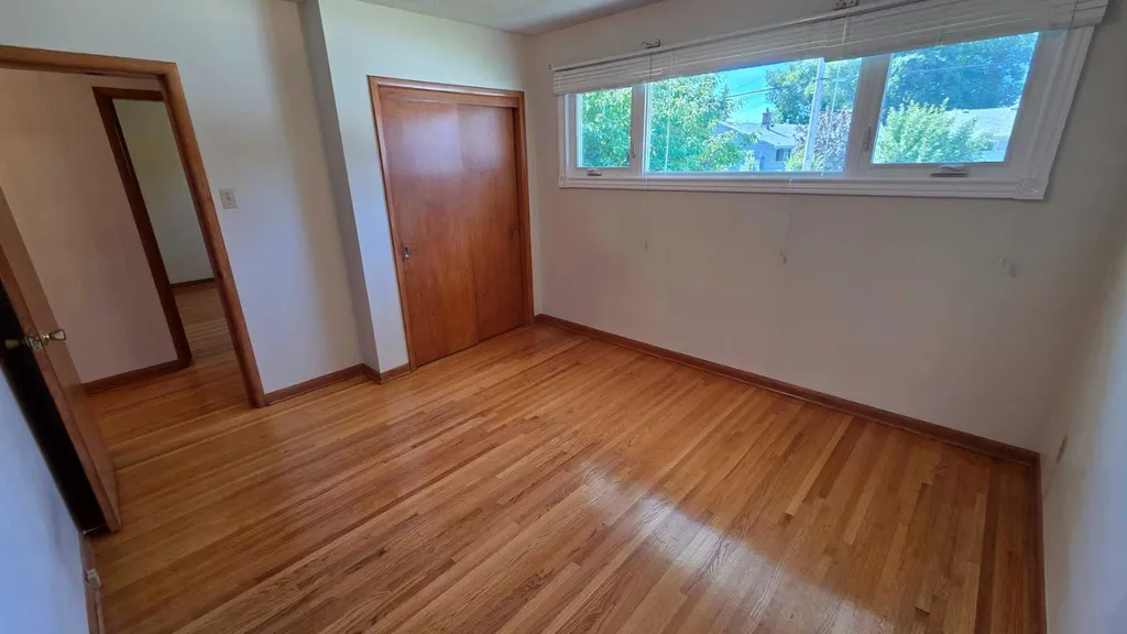 4907 10 Avenue SW Calgary AB T3C 0M3