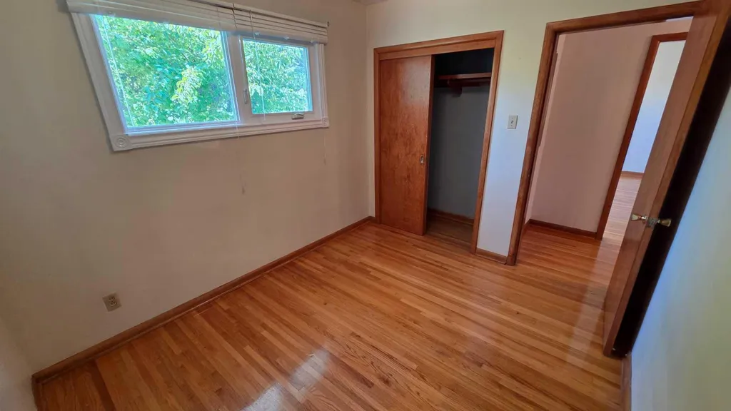 4907 10 Avenue SW Calgary AB T3C 0M3