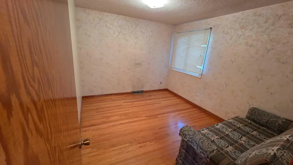 4907 10 Avenue SW Calgary AB T3C 0M3