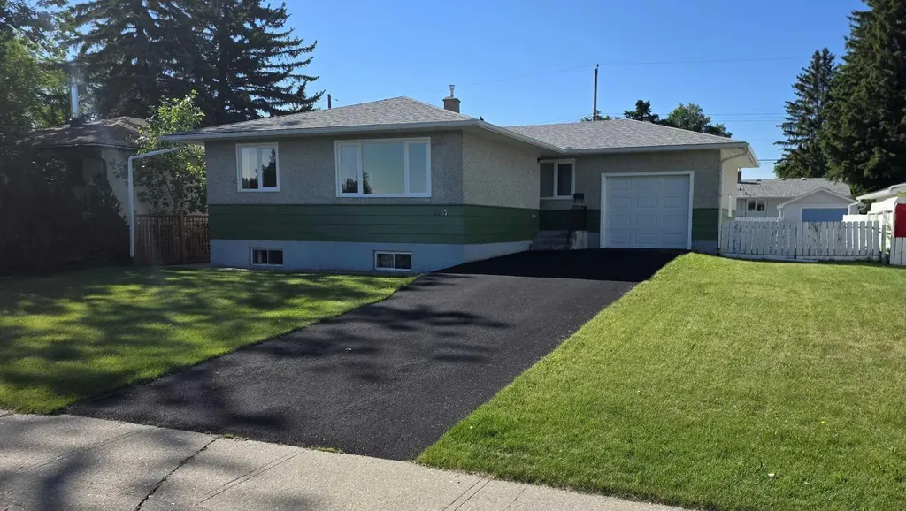4907 10 Avenue SW Calgary AB T3C 0M3