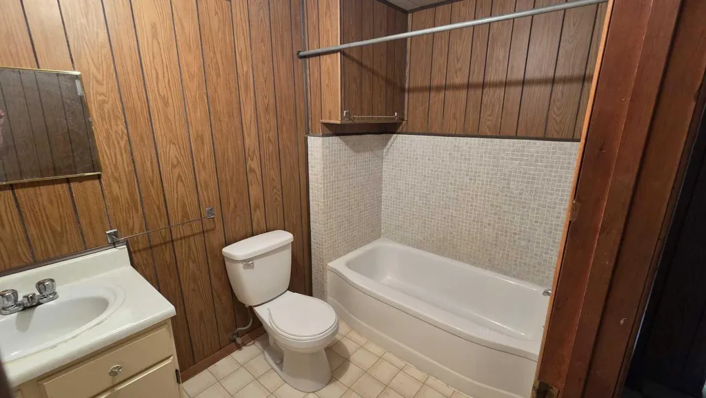 4907 10 Avenue SW Calgary AB T3C 0M3