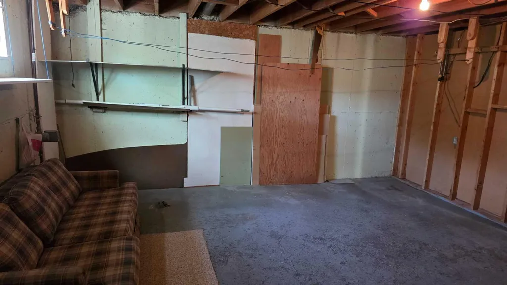 4907 10 Avenue SW Calgary AB T3C 0M3