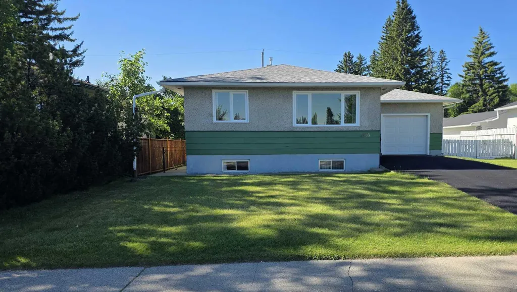 4907 10 Avenue SW Calgary AB T3C 0M3