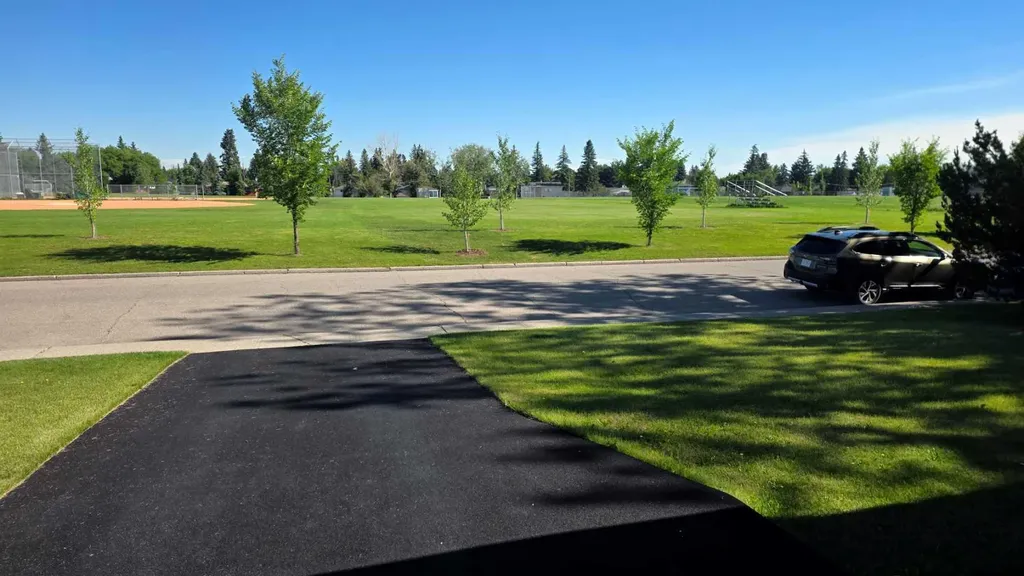 4907 10 Avenue SW Calgary AB T3C 0M3