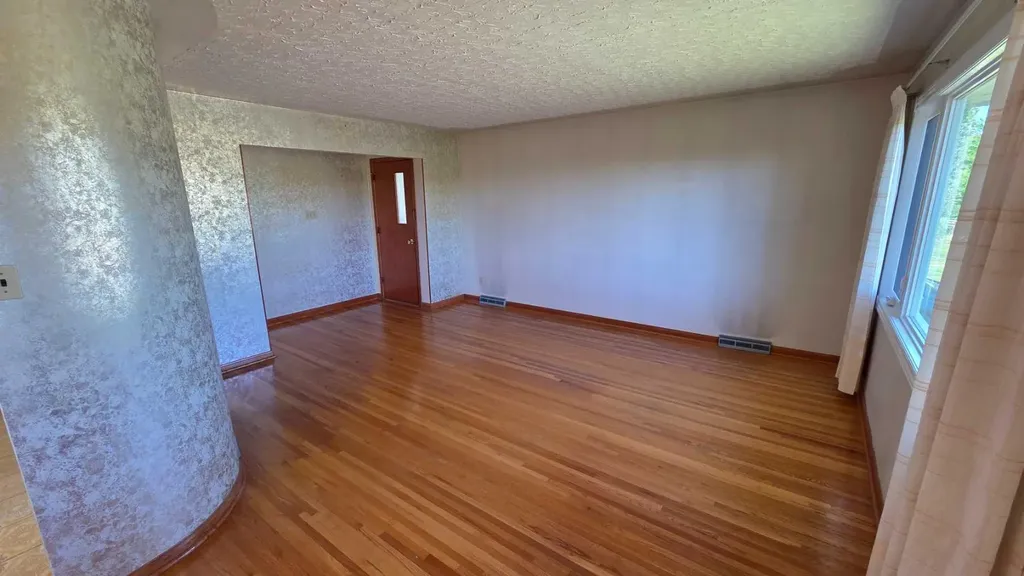 4907 10 Avenue SW Calgary AB T3C 0M3