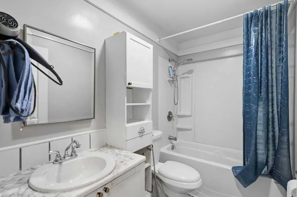 2808 19 Street NW Calgary AB T2M 3V8