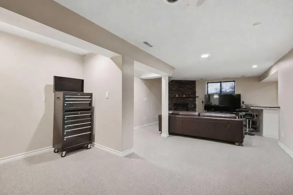 2808 19 Street NW Calgary AB T2M 3V8