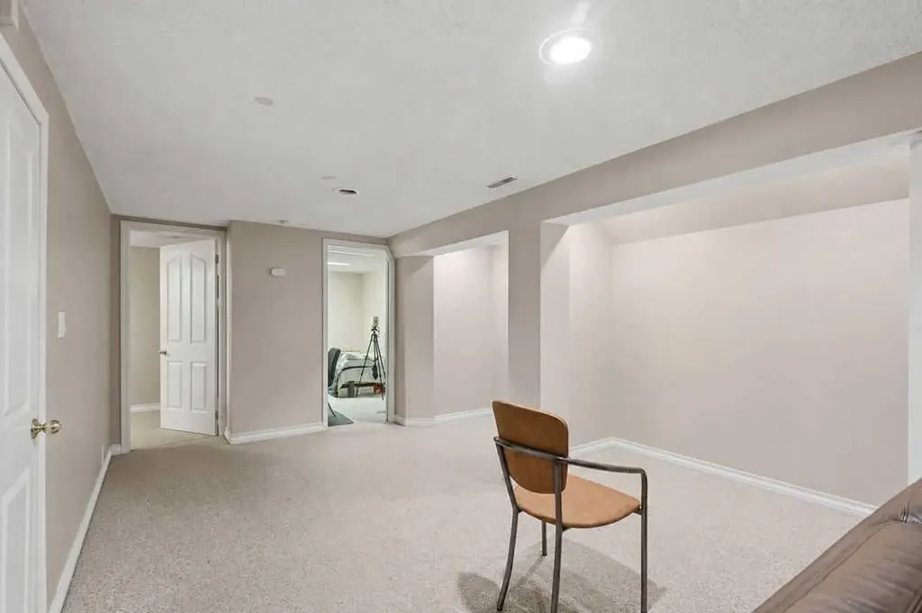 2808 19 Street NW Calgary AB T2M 3V8