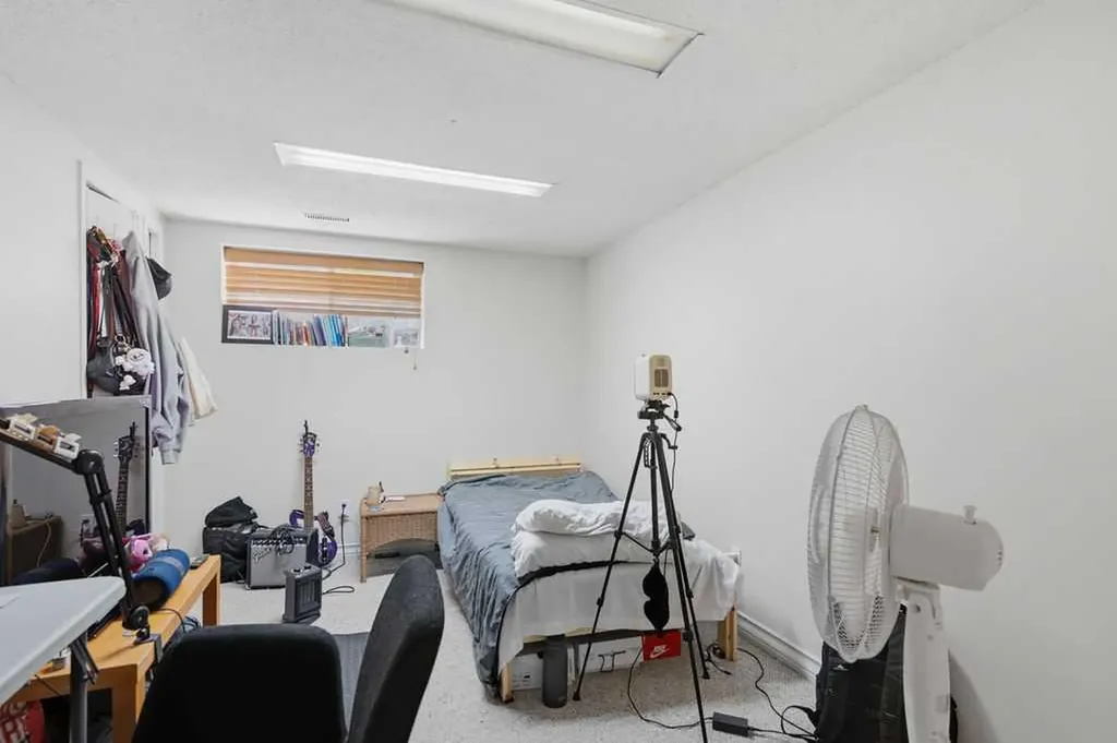 2808 19 Street NW Calgary AB T2M 3V8