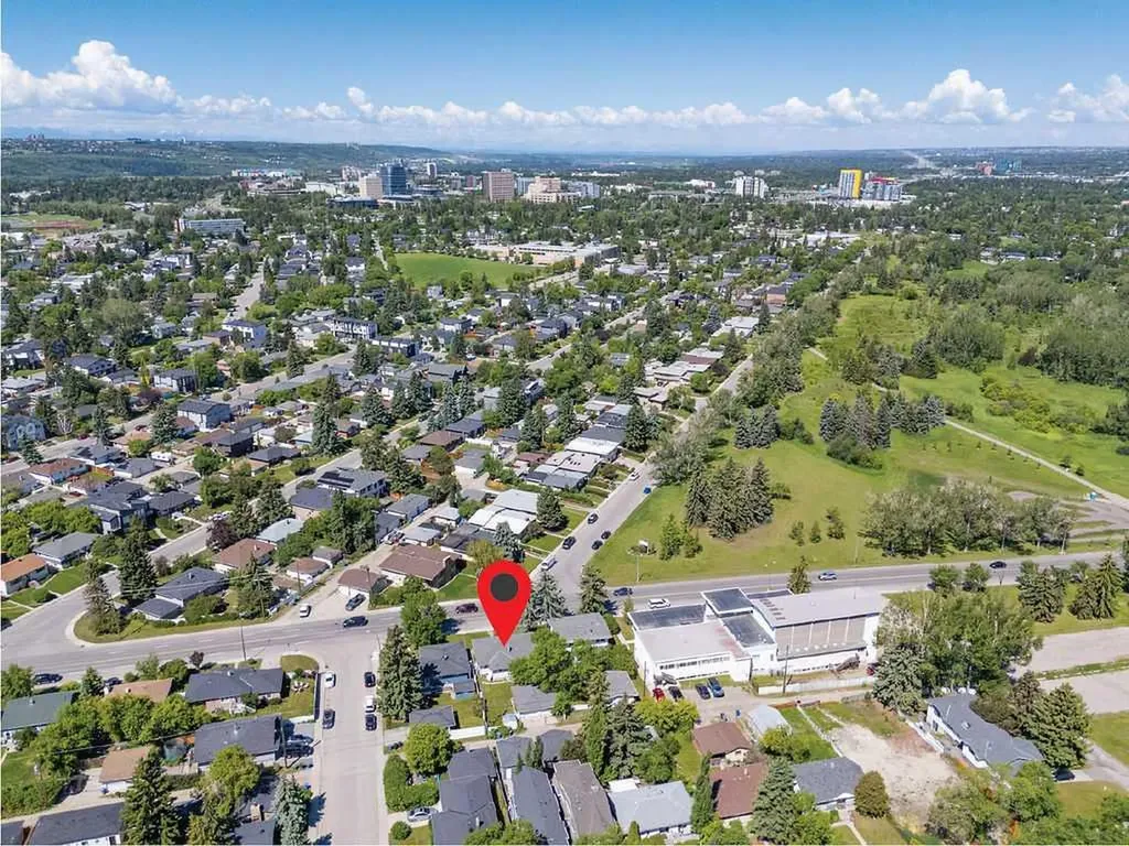 2808 19 Street NW Calgary AB T2M 3V8