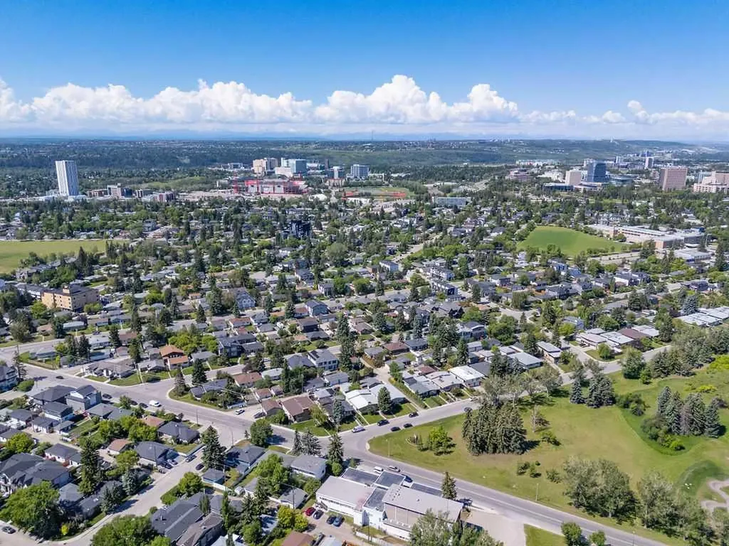 2808 19 Street NW Calgary AB T2M 3V8