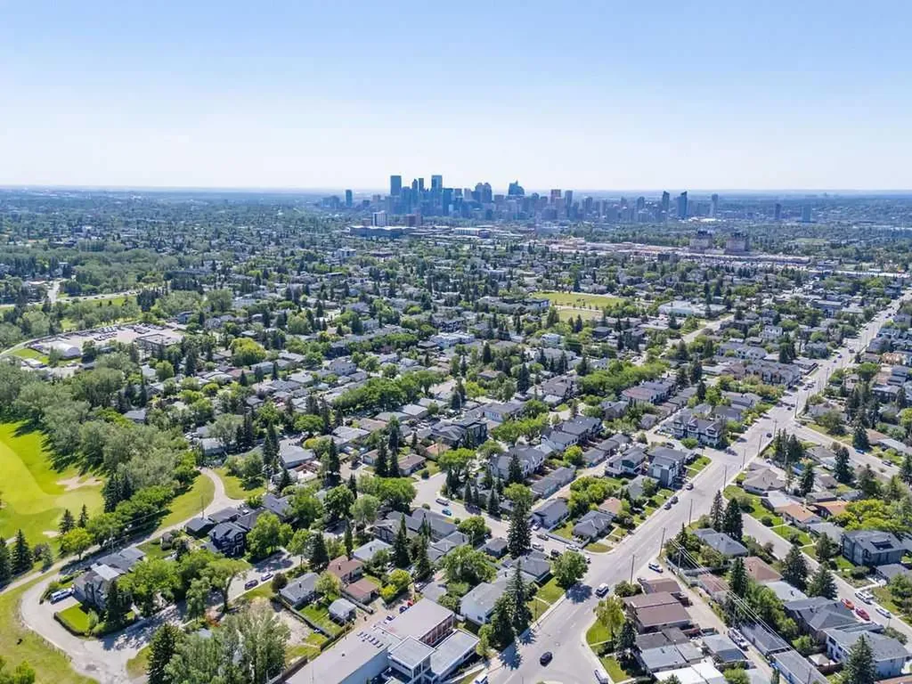 2808 19 Street NW Calgary AB T2M 3V8