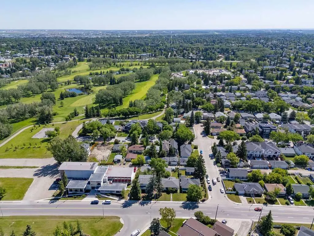2808 19 Street NW Calgary AB T2M 3V8