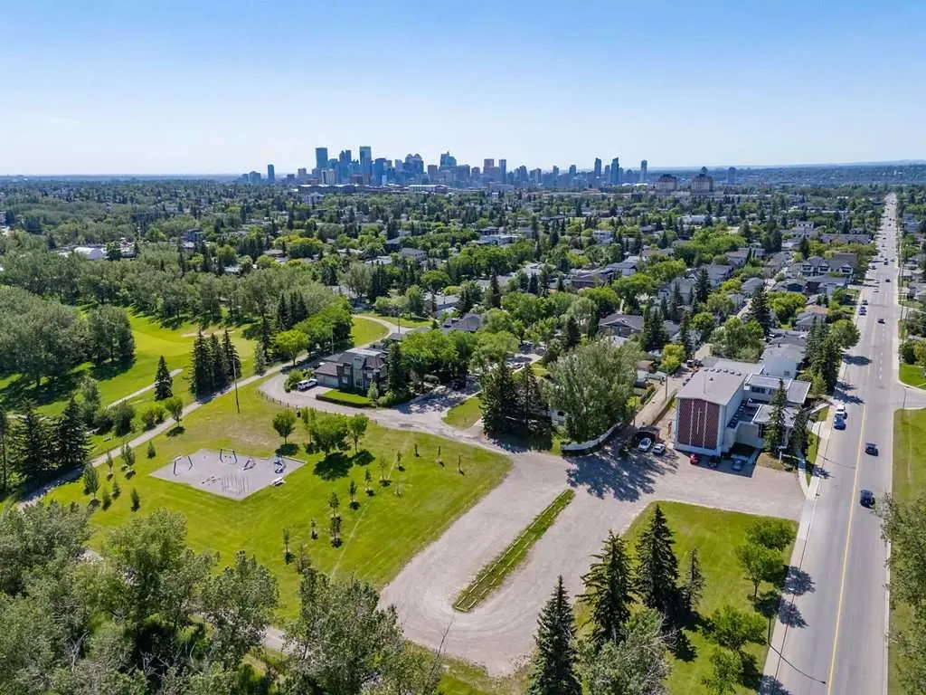 2808 19 Street NW Calgary AB T2M 3V8