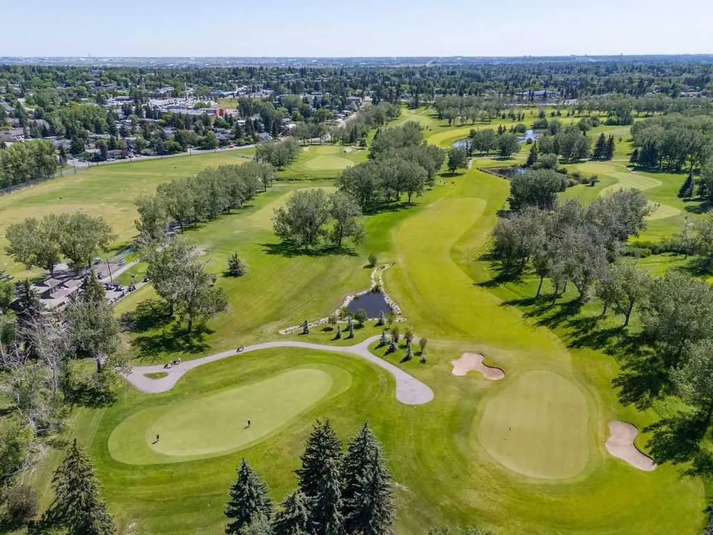 2808 19 Street NW Calgary AB T2M 3V8